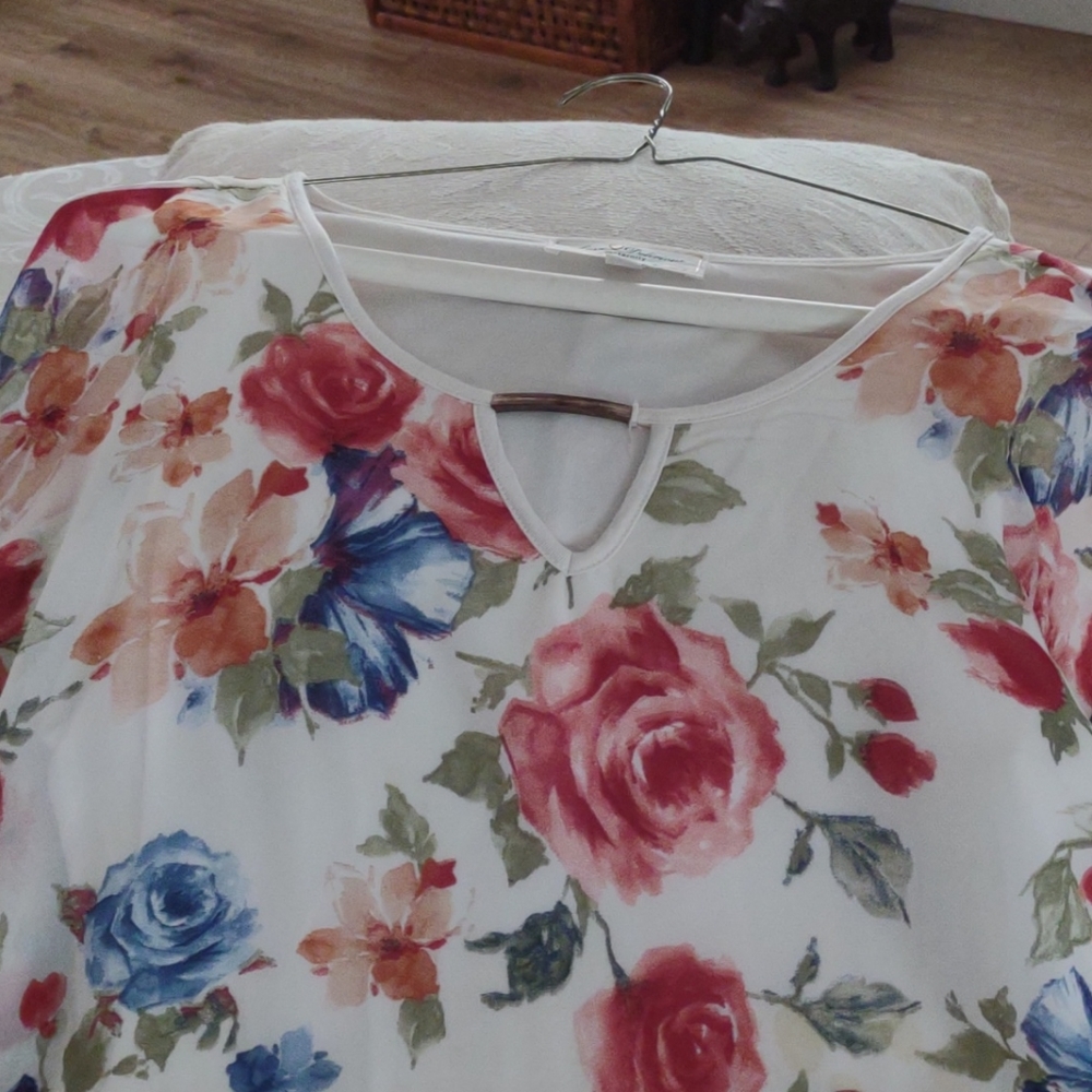 Tee top - Picture 2 of 2